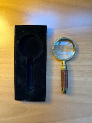 Magnifying glass elegant with leather handle and box new