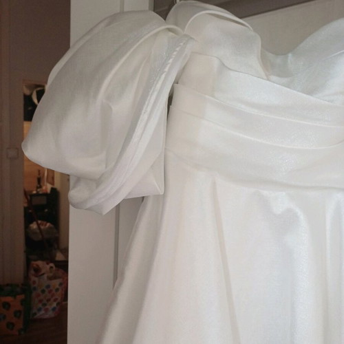 Theodora strapless wedding dress with puff sleeves like new, size M/L