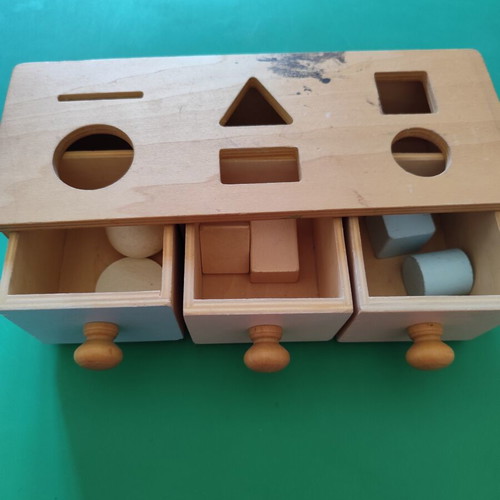 Παιχνίδι Montessori με συρτάρια διαλογής σχημάτων μεταχειρισμένο, ξύλινο