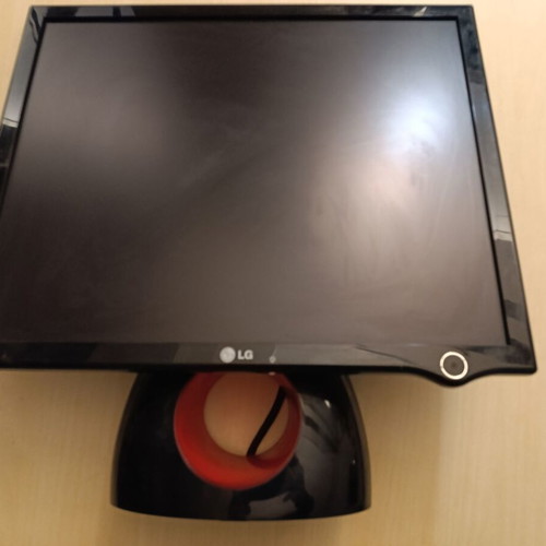 LG Flatron L1900R-BF monitor used 19 inch with DVI