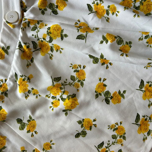 Floral summer skirt like new, size M, white and yellow