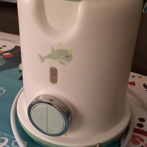 Kikkaboo bottle warmer used with lemon squeezer
