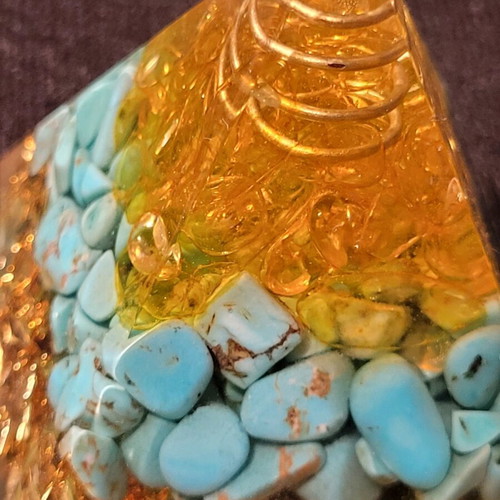 Orgonite Pyramid Turquoise new with quartz resin