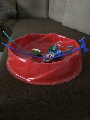 Beyblade σετ με αρένα μάχης, 2 σβούρες και εκτοξευτές