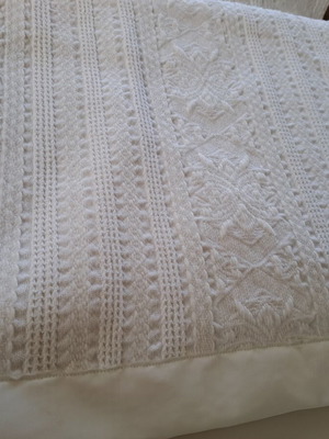 Woven blanket like new, ice color, 180×140 cm