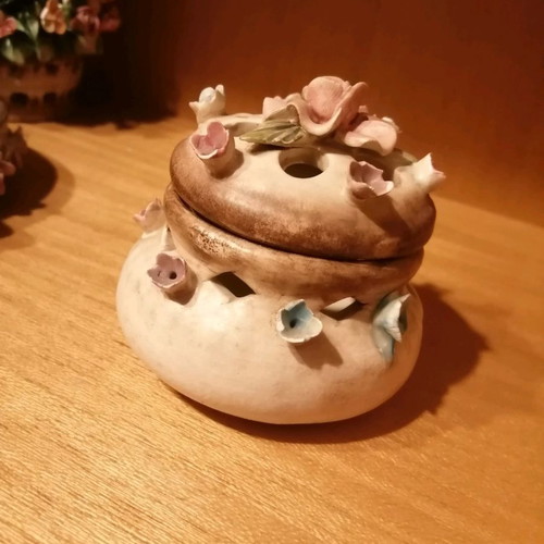 Capodimonte porcelain decorative piece Italian made