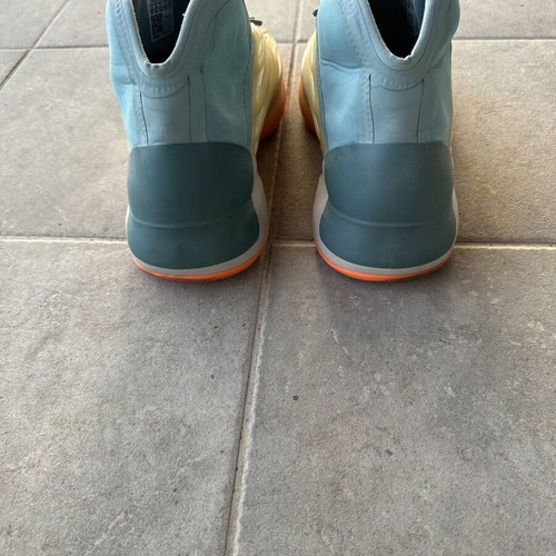 Adidas Yeezy QNTM hi-res coral sneakers used size 44