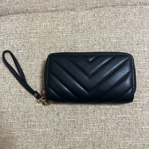 Black clutch wallet like new with wrist strap