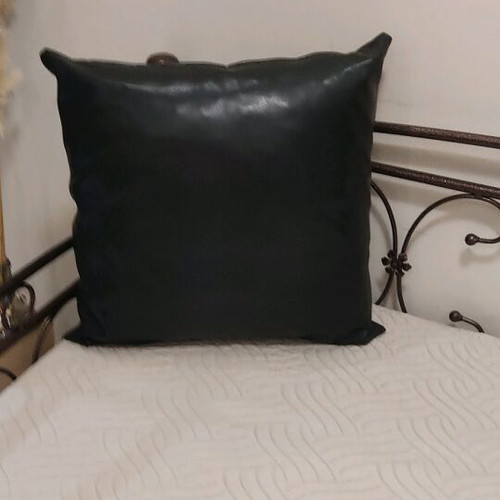 Leather pillow 60x60x18 cm, black, with zipper