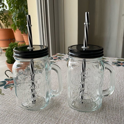 Glass embossed 400 ml cups new with lids and straws