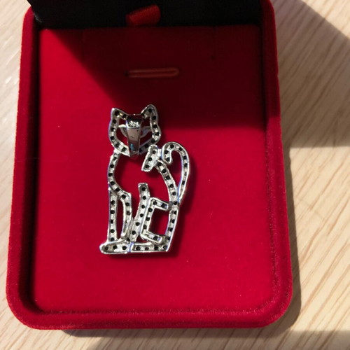 Silver pendant 925 cat shape new, black and white