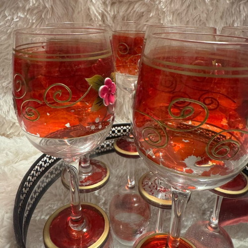 Venetian stemmed glasses like new, set of 6 with red design