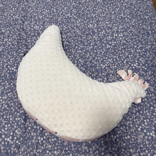 La Millou chicken nursing pillow