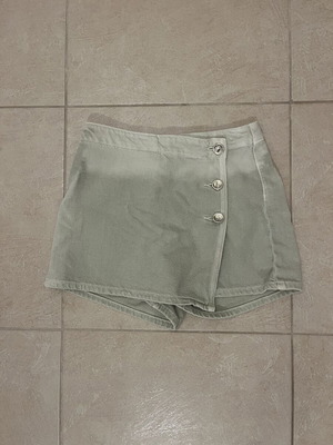 Zara green khaki shorts skirt like new, size XS