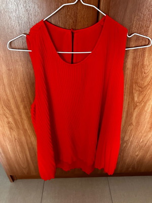 Zara blouse coral pleated loose medium like new