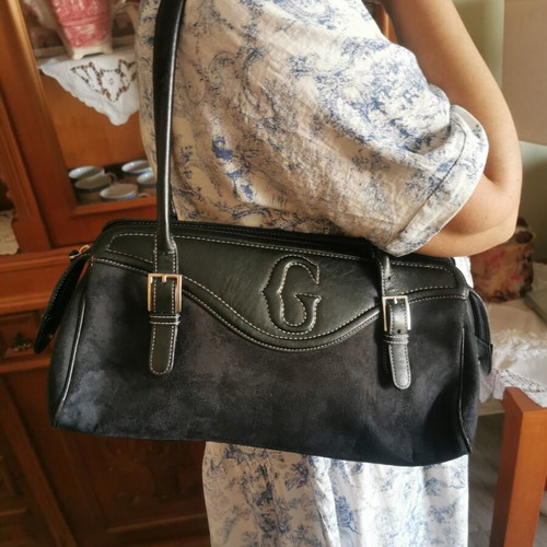 Leather shoulder bag with suede and metal details like new