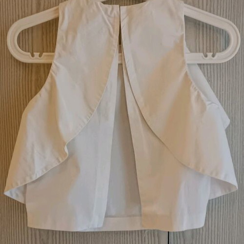 Zara white crop top with back opening like new, cotton fabric