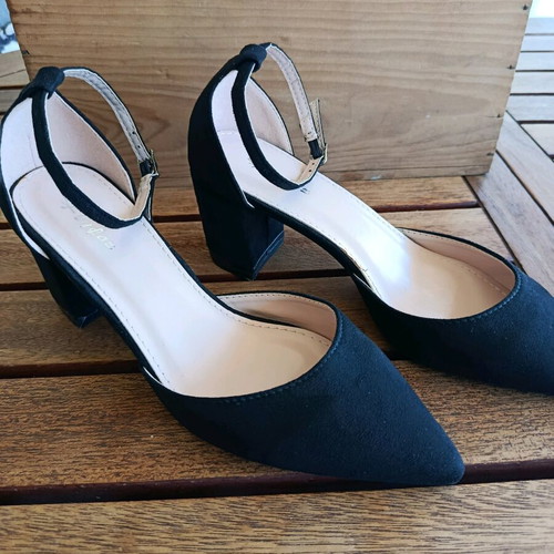 Flyfor Pointed Heels with Strap New, Black Size 40
