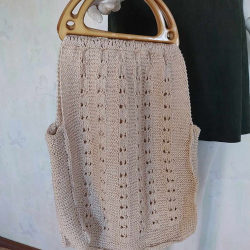 Woven market bag like new with plastic handles beige