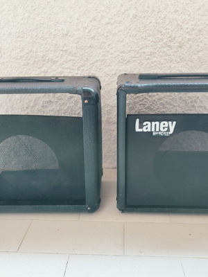 Guitar amplifier cabinets used, pack of 2, 1x8" without speaker
