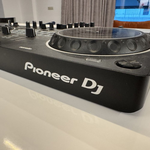 Pioneer DDJ-REV1 4-Deck Control DJ Console like new