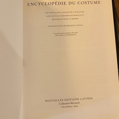 Encyclopedie du costume book like new, French edition
