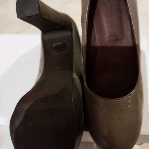 Wall Street pumps taupe leather, size 40