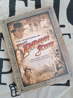 The Adventures of Young Indiana Jones Vol. 3 DVD set like new, adventure