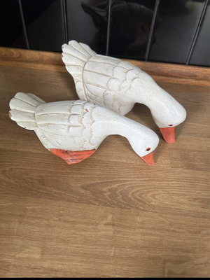 Decorative wooden duck set like new