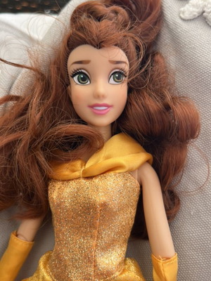 Disney Store Belle Classic doll like new with gloves and shoes