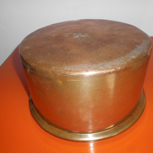 Bronze old pot used, diameter 24/26 cm, height 15 cm