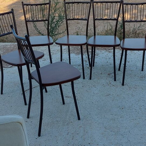 Extendable wooden dining table with 6 chairs like new