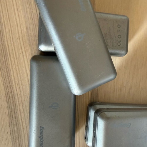 Energizer QE20009PQ Power Bank 20000mAh σαν καινούργιο, 4 τεμάχια με ασύρματη φόρτιση