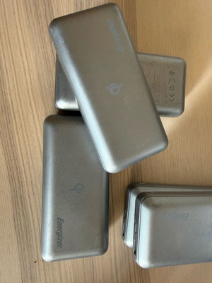Energizer QE20009PQ Power Bank 20000mAh σαν καινούργιο, 4 τεμάχια με ασύρματη φόρτιση