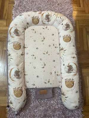 La milou baby nest like new with integrated mattress and fabric bag