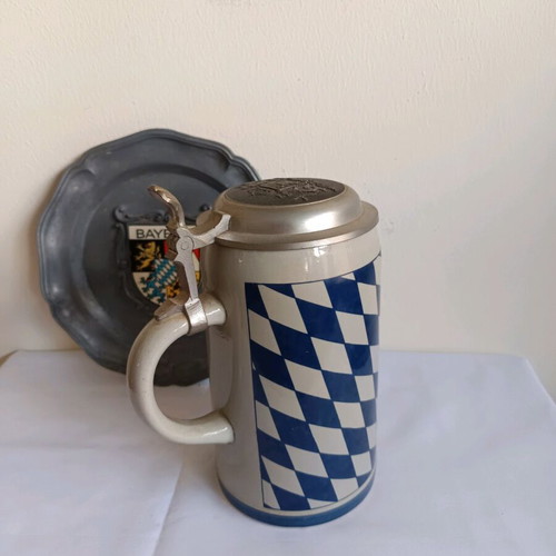 Porcelain beer mug 1 liter and decorative plate used