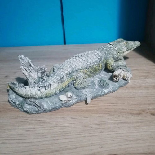Aquarium decoration like new, crocodile design with bubble effect