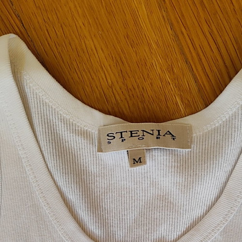 Stenia sleeveless top medium with colorful rhinestones and floral lace trim like new