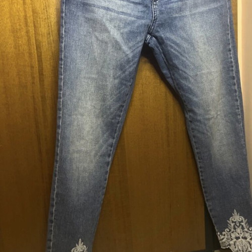 United Colors of Benetton jeans used, size 32 with embroidery missing button