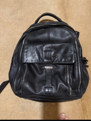 Piquadro leather backpack like new, black