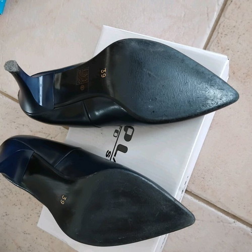 Fashion Icon pointed leather blue pumps size 39 like new with 9 cm heel