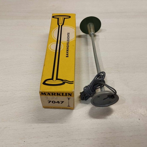 Märklin Model Train Lamps like new, code 7047, 2 boxes