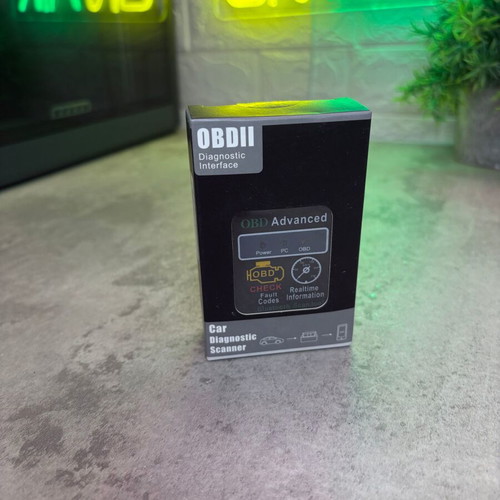 OBDII device new for reading and clearing car dashboard lights