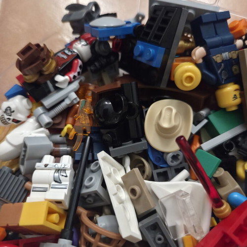 Lego pieces and figures used, 1,100 grams