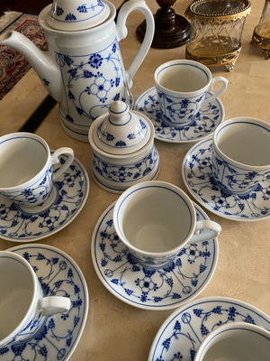 Tea set like new with teapot, sugar bowl and cups