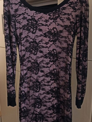 Рокля Lipsy London дантелена с тъмнорозов подплатен, като нова, размер S