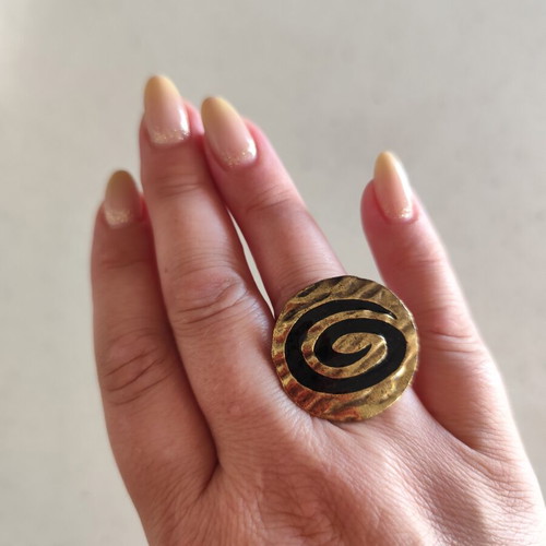 Ring black and gold adjustable, like new