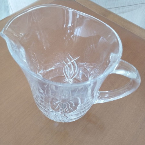 Vintage Arcoroc France Canterbury Crocus glass pitcher like new