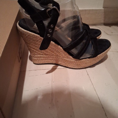 Ugg Australia platform sandals size 38 like new, black