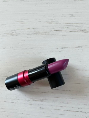 Dust+Cream Lipstick No 40 "Let's Dance" like new, purple shade